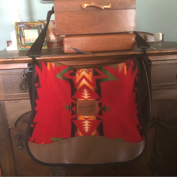 Pendleton Handbags - Pendleton Messenger Bag